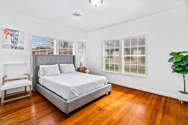 5217 Claremont Street, Houston, TX 77023