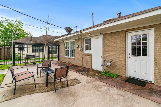 5217 Claremont Street, Houston, TX 77023