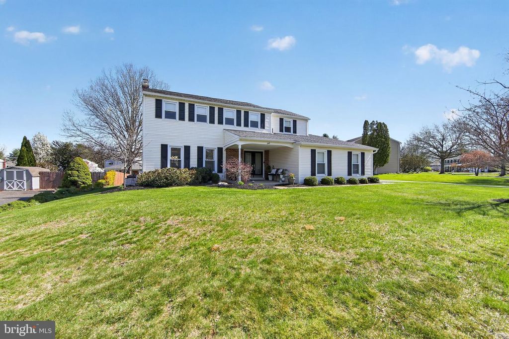 60 DOGWOOD DR, Phoenixville, PA 19460