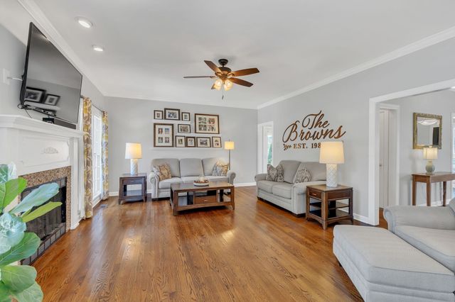 1035 Franklin Heights Dr, Winchester, TN 37398