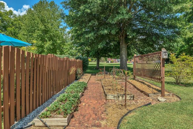 1035 Franklin Heights Dr, Winchester, TN 37398