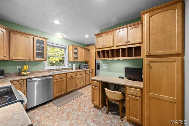 671 Glen Crossing Road, Glen Carbon, IL 62034