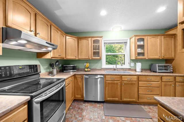 671 Glen Crossing Road, Glen Carbon, IL 62034