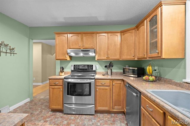 671 Glen Crossing Road, Glen Carbon, IL 62034