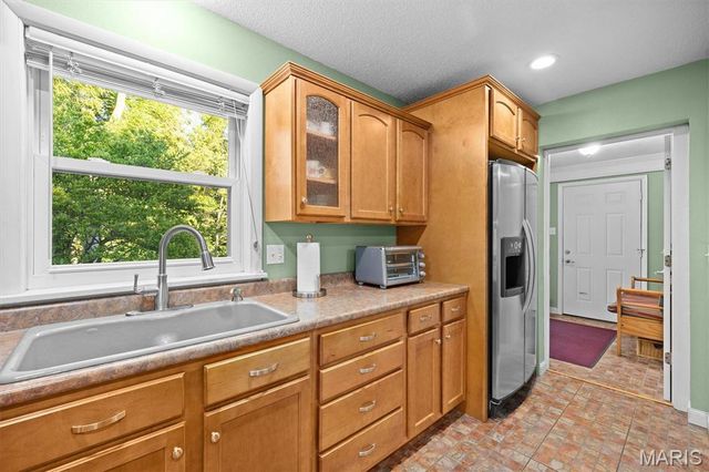 671 Glen Crossing Road, Glen Carbon, IL 62034