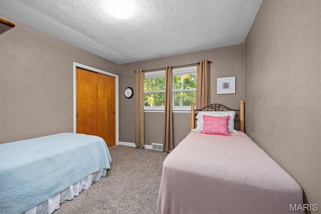 671 Glen Crossing Road, Glen Carbon, IL 62034