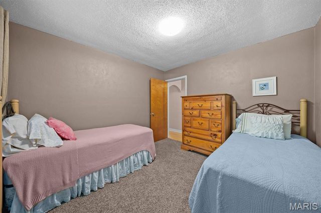 671 Glen Crossing Road, Glen Carbon, IL 62034