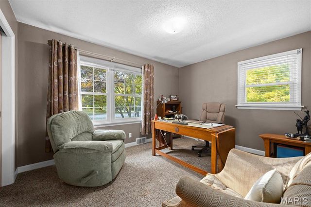 671 Glen Crossing Road, Glen Carbon, IL 62034