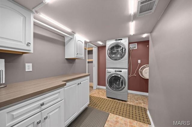 671 Glen Crossing Road, Glen Carbon, IL 62034