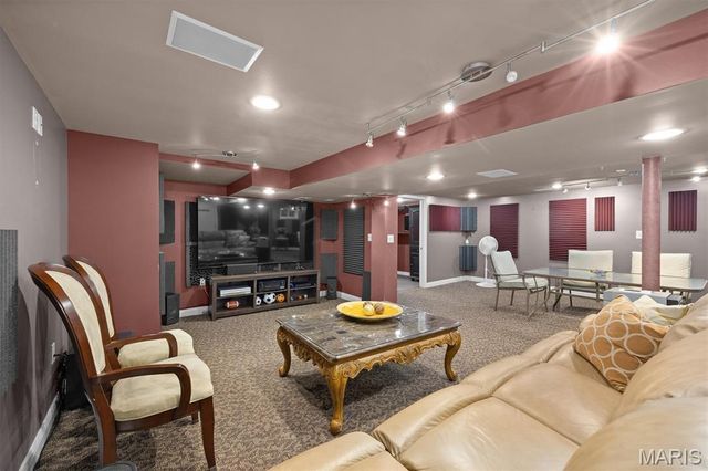 671 Glen Crossing Road, Glen Carbon, IL 62034