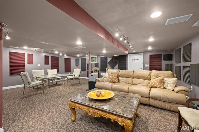 671 Glen Crossing Road, Glen Carbon, IL 62034