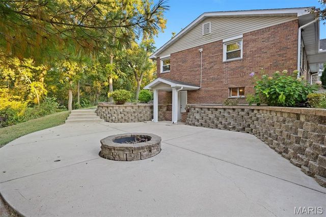 671 Glen Crossing Road, Glen Carbon, IL 62034