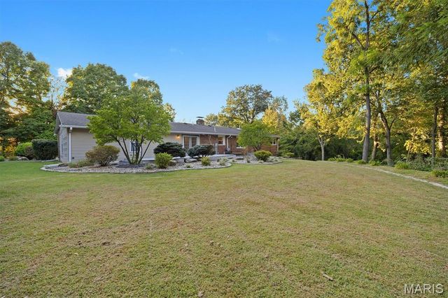 671 Glen Crossing Road, Glen Carbon, IL 62034