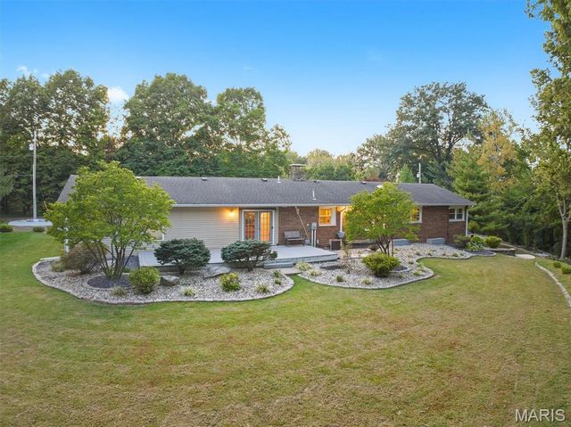 671 Glen Crossing Road, Glen Carbon, IL 62034