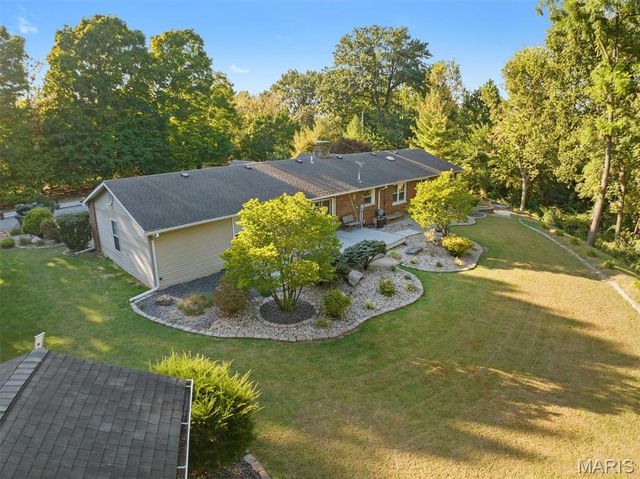 671 Glen Crossing Road, Glen Carbon, IL 62034