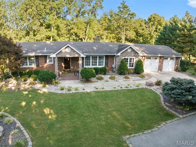 671 Glen Crossing Road, Glen Carbon, IL 62034