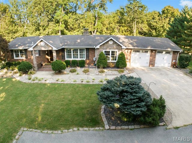 671 Glen Crossing Road, Glen Carbon, IL 62034