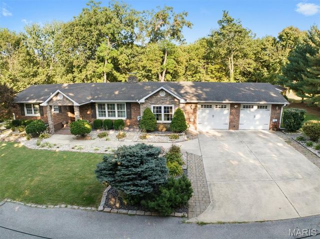 671 Glen Crossing Road, Glen Carbon, IL 62034