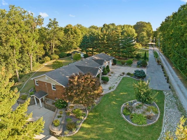 671 Glen Crossing Road, Glen Carbon, IL 62034