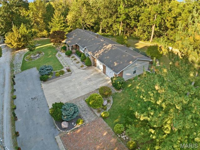 671 Glen Crossing Road, Glen Carbon, IL 62034