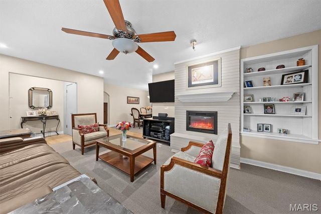 671 Glen Crossing Road, Glen Carbon, IL 62034