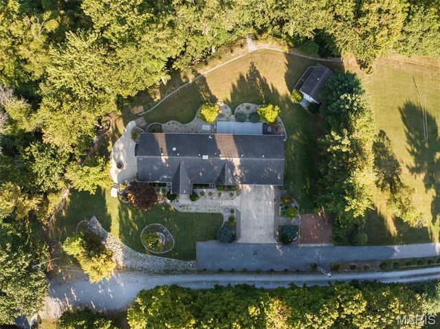 671 Glen Crossing Road, Glen Carbon, IL 62034