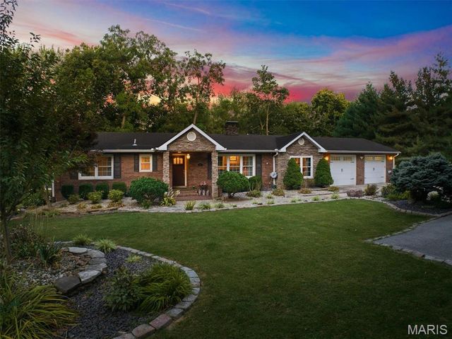 671 Glen Crossing Road, Glen Carbon, IL 62034