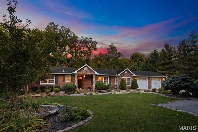 671 Glen Crossing Road, Glen Carbon, IL 62034