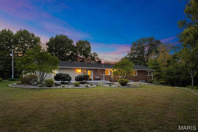 671 Glen Crossing Road, Glen Carbon, IL 62034