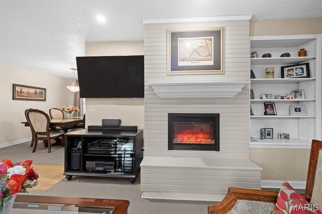 671 Glen Crossing Road, Glen Carbon, IL 62034