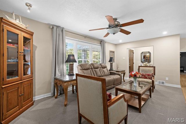 671 Glen Crossing Road, Glen Carbon, IL 62034