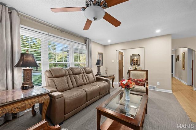 671 Glen Crossing Road, Glen Carbon, IL 62034