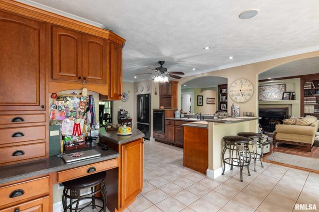 1300 W Brewster Road, Herrin, IL 62948