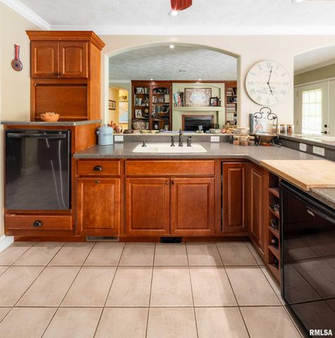 1300 W Brewster Road, Herrin, IL 62948