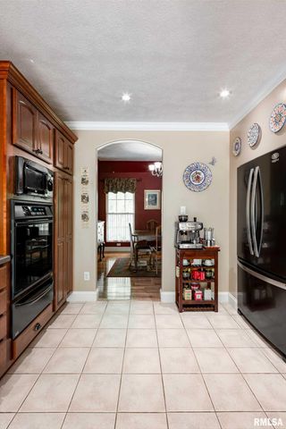 1300 W Brewster Road, Herrin, IL 62948