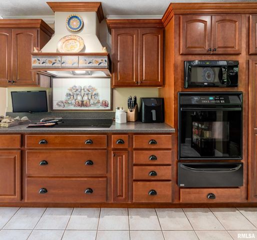 1300 W Brewster Road, Herrin, IL 62948