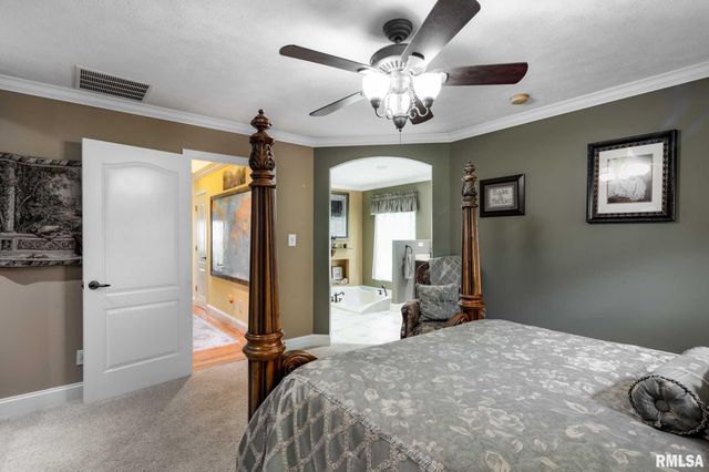 1300 W Brewster Road, Herrin, IL 62948