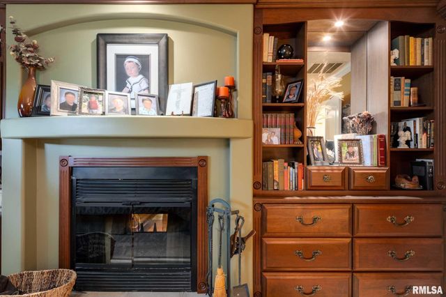 1300 W Brewster Road, Herrin, IL 62948