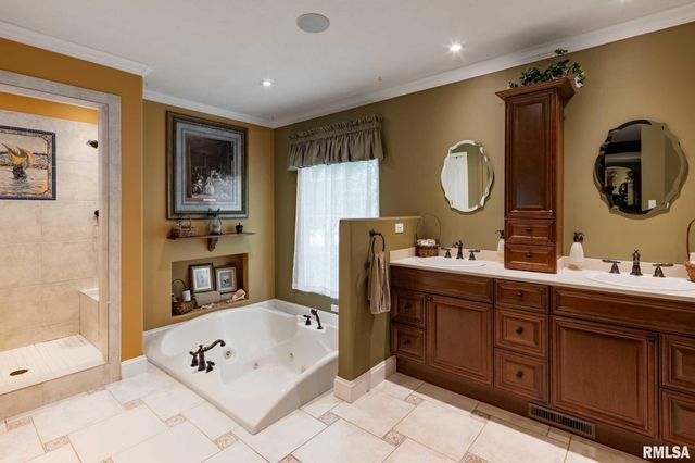 1300 W Brewster Road, Herrin, IL 62948