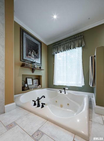 1300 W Brewster Road, Herrin, IL 62948