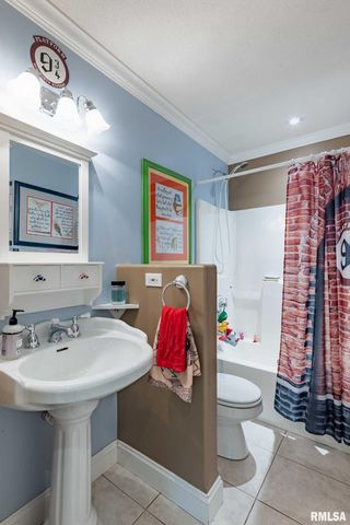 1300 W Brewster Road, Herrin, IL 62948