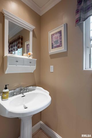 1300 W Brewster Road, Herrin, IL 62948