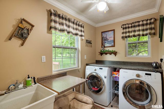 1300 W Brewster Road, Herrin, IL 62948