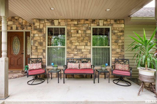 1300 W Brewster Road, Herrin, IL 62948