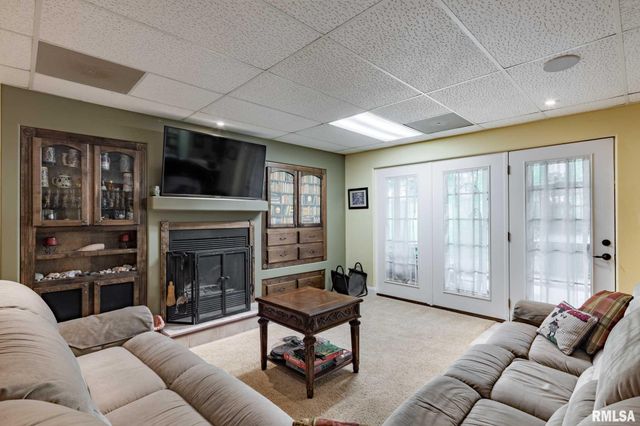 1300 W Brewster Road, Herrin, IL 62948