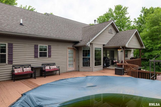 1300 W Brewster Road, Herrin, IL 62948