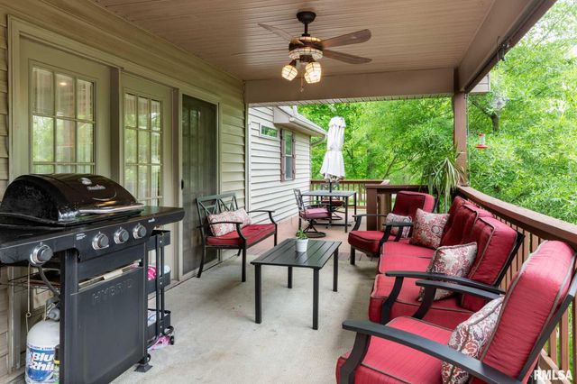 1300 W Brewster Road, Herrin, IL 62948