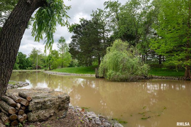 1300 W Brewster Road, Herrin, IL 62948