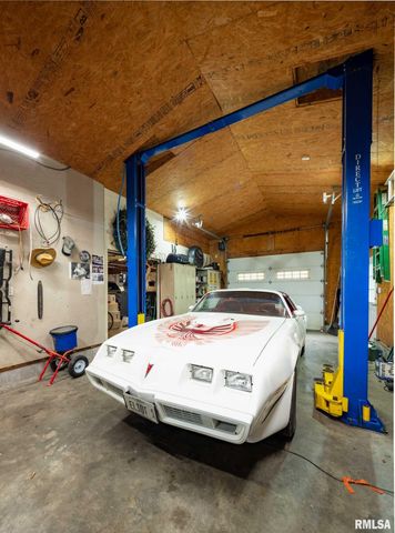 1300 W Brewster Road, Herrin, IL 62948