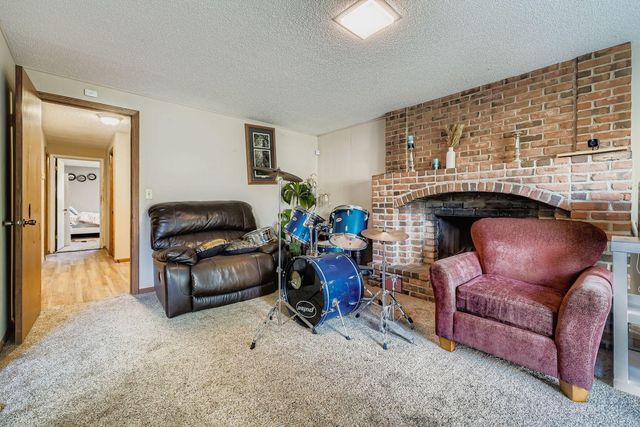 8009 Douglas Drive N, Brooklyn Park, MN 55443